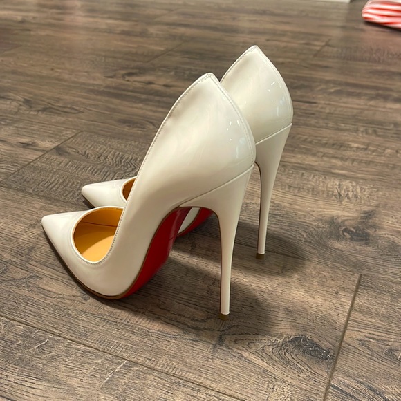 The most beautiful shoe! Classic white patent leather pump. No longer available! - Picture 4 of 5